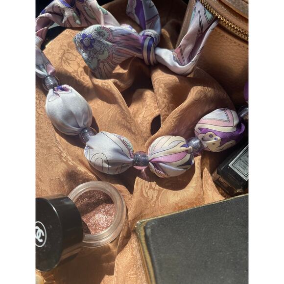 Handmade silk necklace with beads - Picture 4 of 5